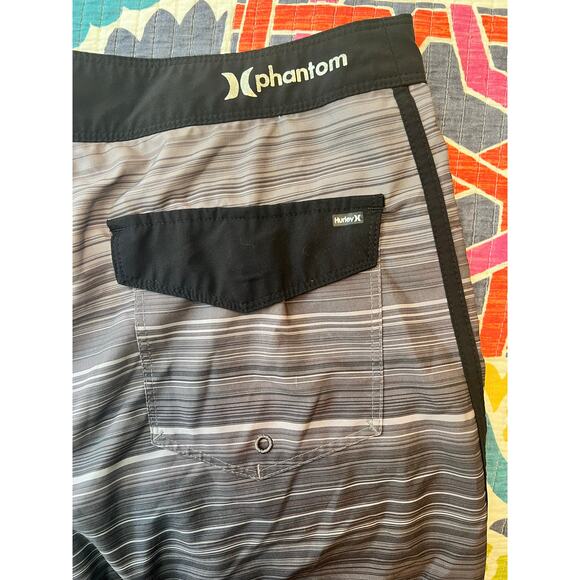 Vintage Y2K Men’s Hurley Swim Trunks Shorts Waist Size: 34 Black & Gray Striped - Picture 4 of 6
